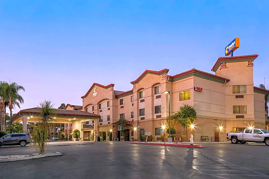 Comfort Suites
