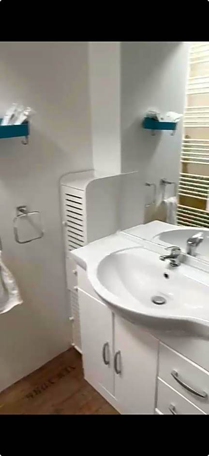 Adam's Hostel - Self Check-In & Only Private Rooms