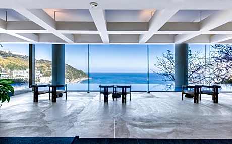 IZU RETREAT by Onko Chishin