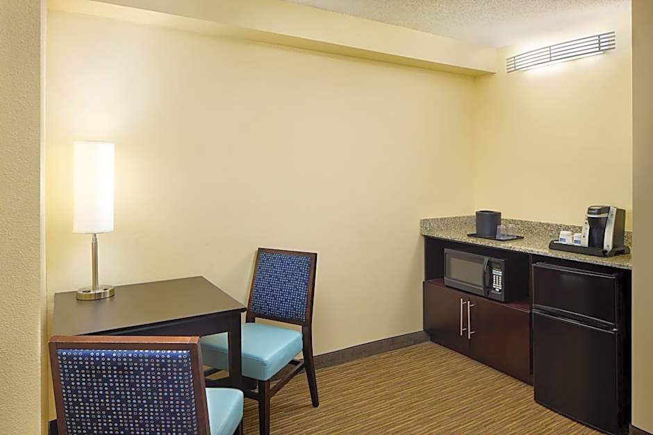 Holiday Inn Express & Suites Alpharetta By IHG
