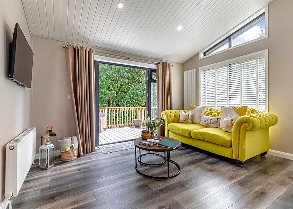 Charlesworth Lodges