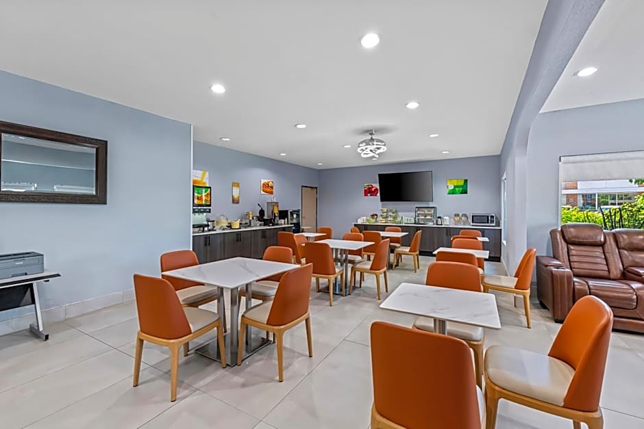 Quality Inn & Suites Manhattan