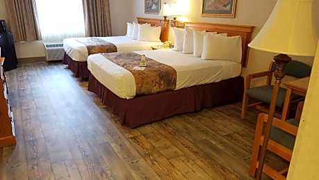 Queen Room with Two Queen Beds - Non-Smoking