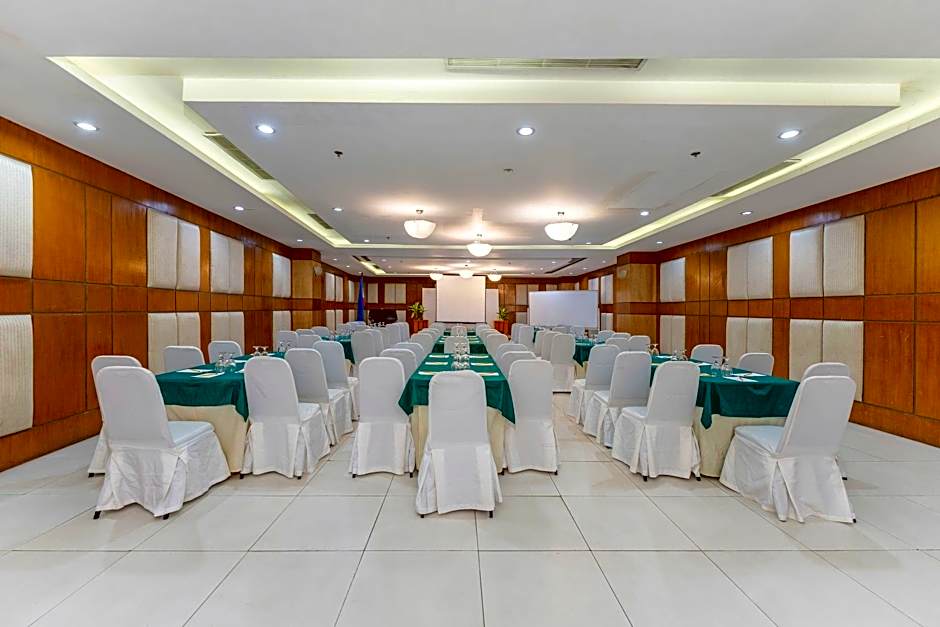 Crown Regency Hotel & Towers