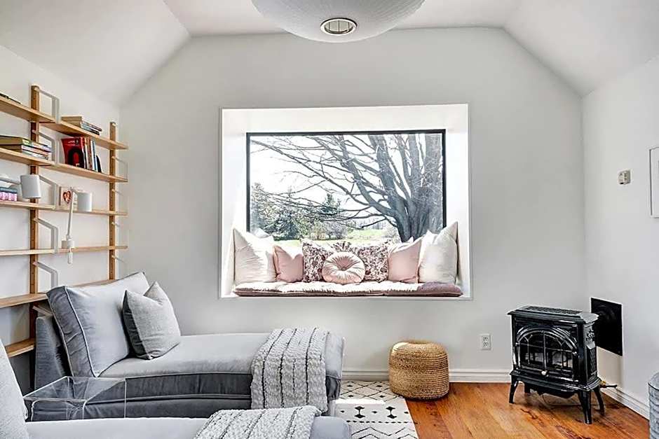 The Gem - Beautiful farmhouse with hot tub