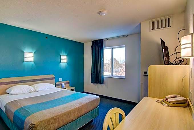 Econo Lodge Menomonie I-94