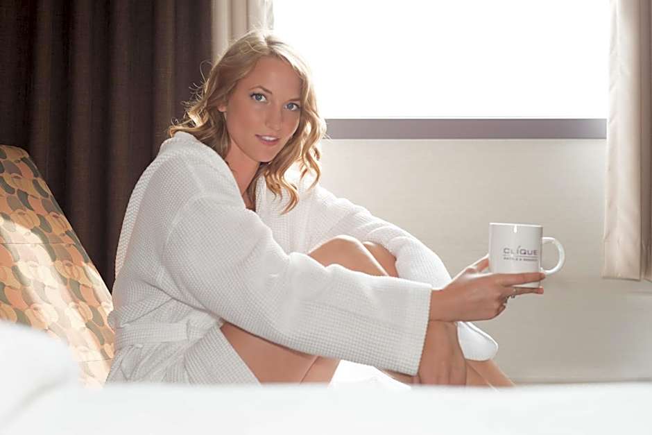 Applause Hotel Calgary Airport