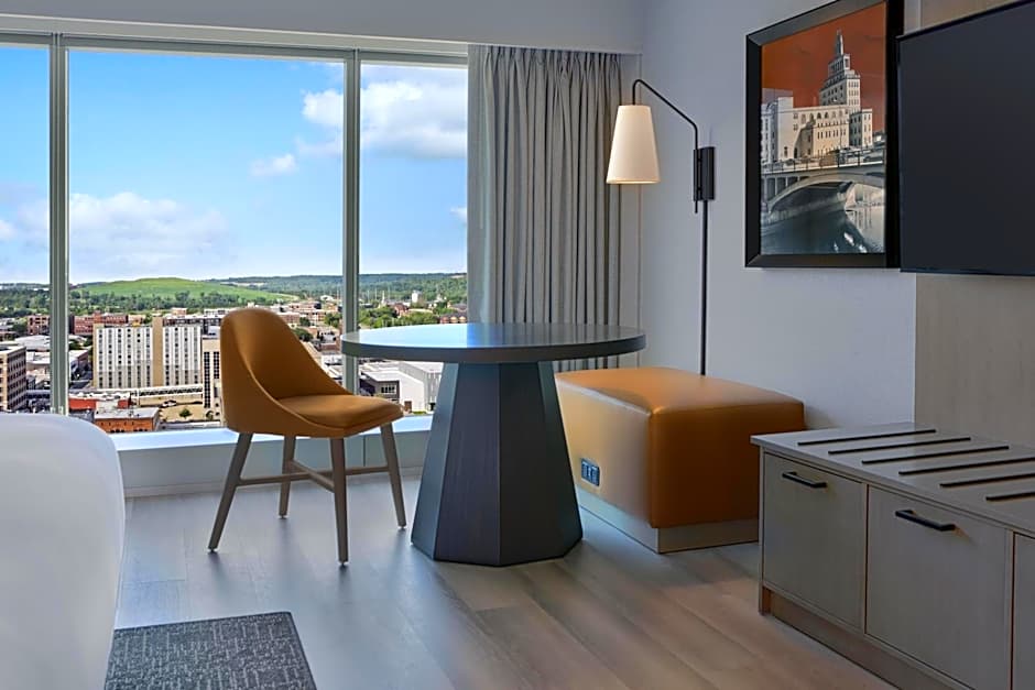 DoubleTree By Hilton Cedar Rapids Convention Complex