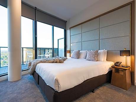 There Bedroom Penthouse with Balcony and Views