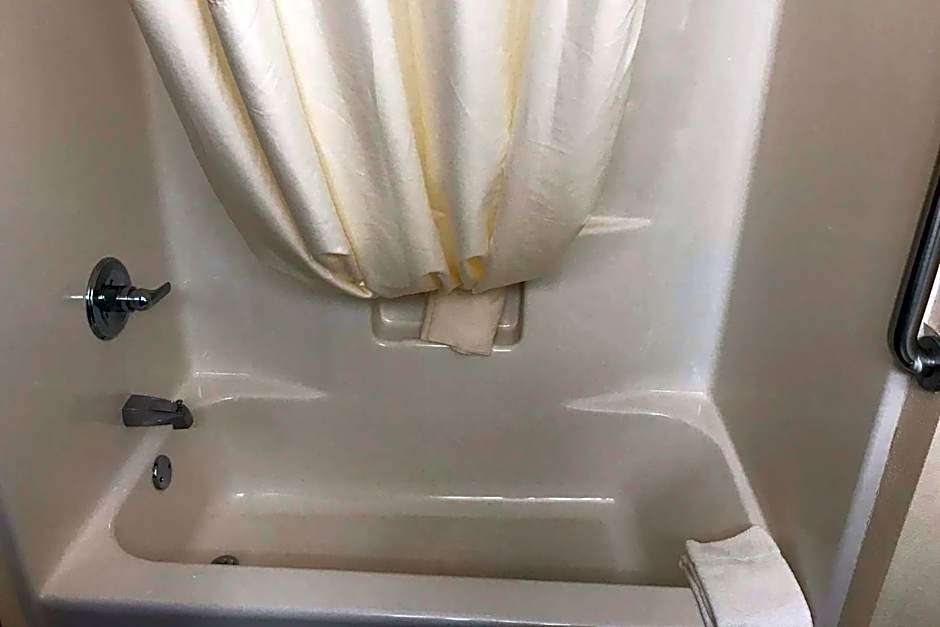 AmericInn by Wyndham Maquoketa