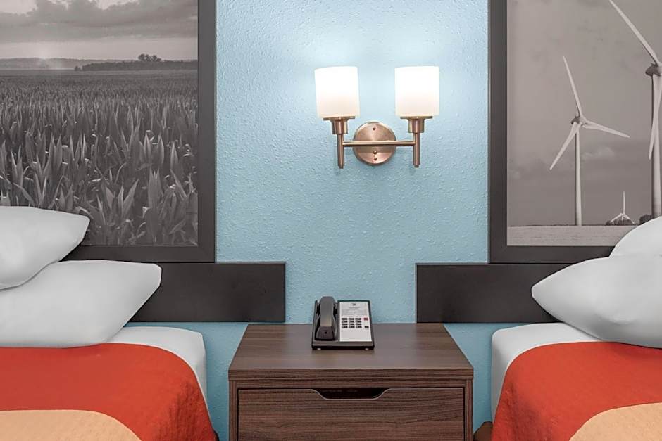 Super 8 by Wyndham Rock Port MO