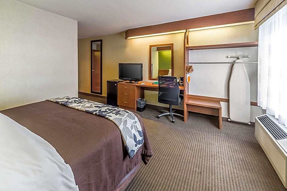 Sleep Inn & Suites Bay View Acme - Traverse City