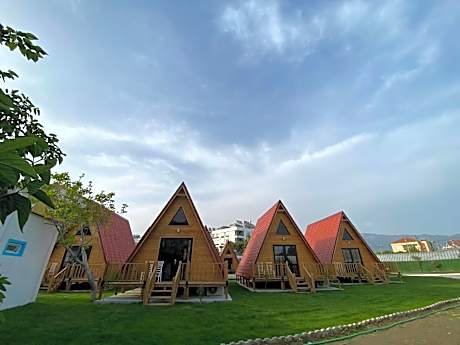 NOEL BUNGALOV & CAFE