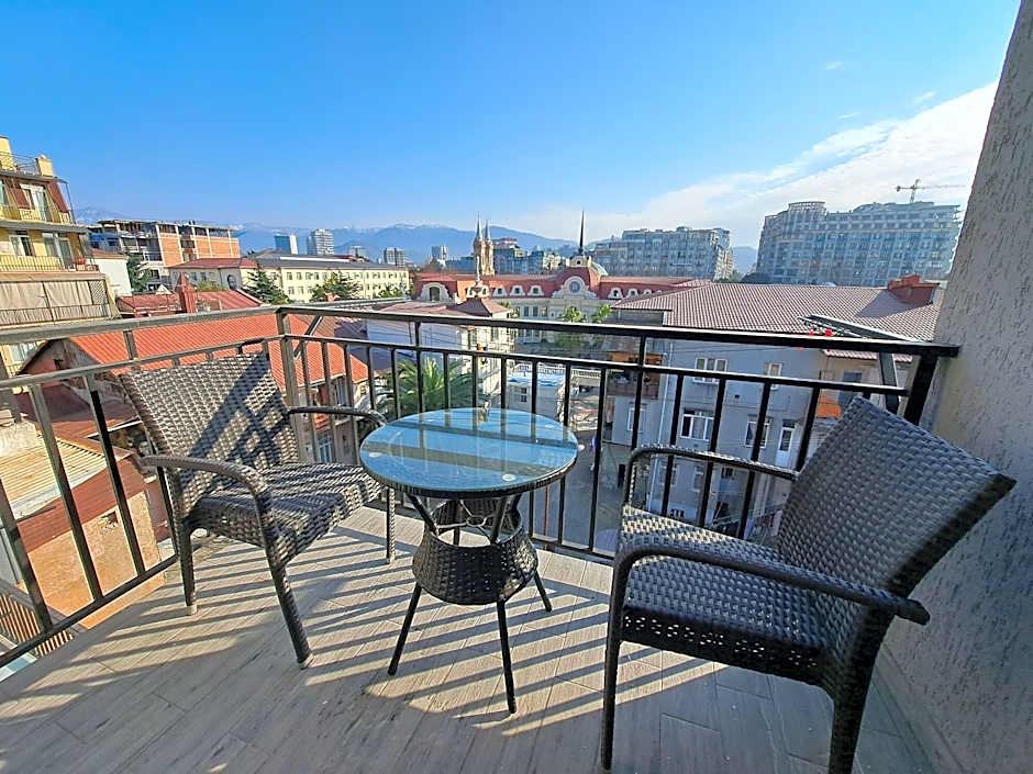 Karvi Hostel & Suites