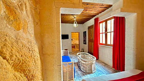 Cave Deluxe Room