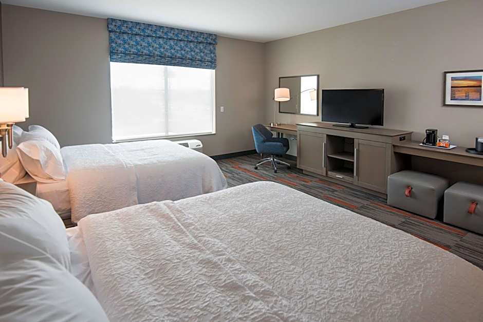Hampton Inn By Hilton and Suites at Wisconsin Dells Lake Delton WI