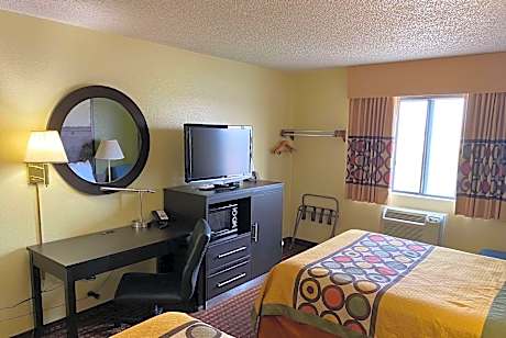 2 Double Beds Efficiency Room Non-Smoking