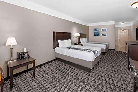 Queen Room with Two Queen Beds with Tub with Grab Bars - Mobility Accessible/Non-Smoking
