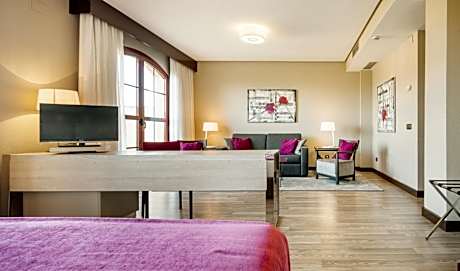 Family Room (2 Adults + 2 Children)