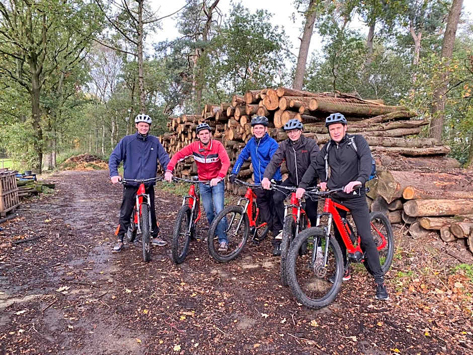 Luxe Finse Kota met Jacuzzi en SaunaBarrel de Zandhoef