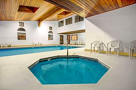 Days Inn & Suites by Wyndham Red Rock-Gallup