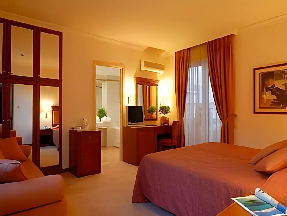 Athens Atrium Hotel & Jacuzzi Suites