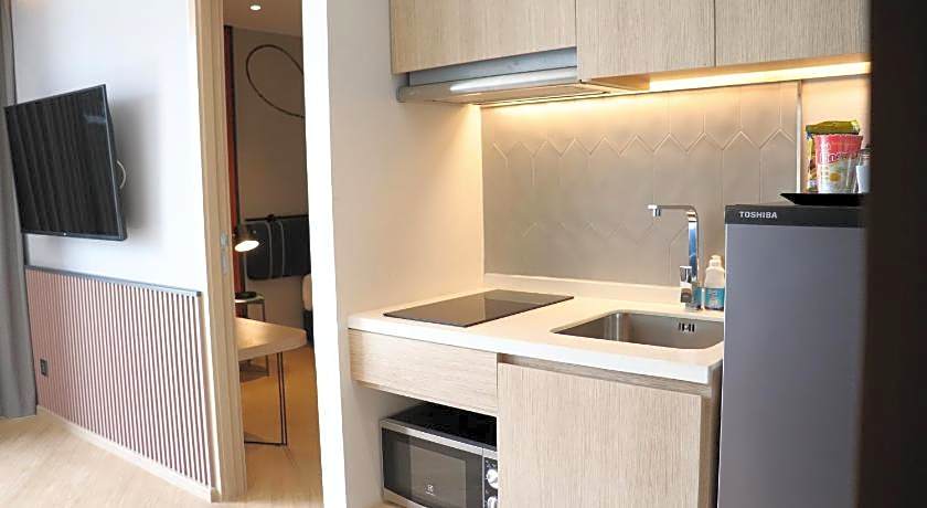 The Quart Ruamrudee by UHG