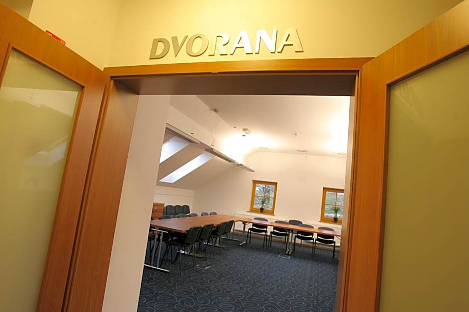 Domačija Vodnik & Apartments