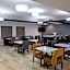 La Quinta Inn & Suites by Wyndham Houston - Normandy