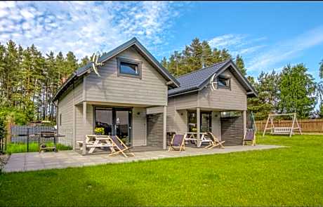 Ostoja Sosnowa Czarny Mlyn, kompleks dwóch domkow