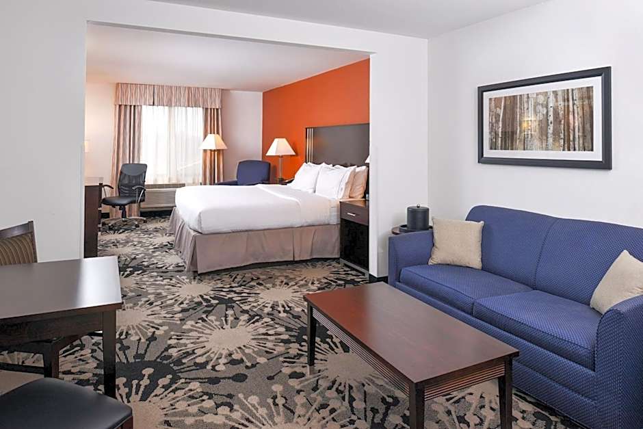 Holiday Inn Express & Suites Greenfield By IHG