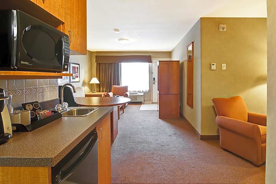 Ramada by Wyndham Ponoka