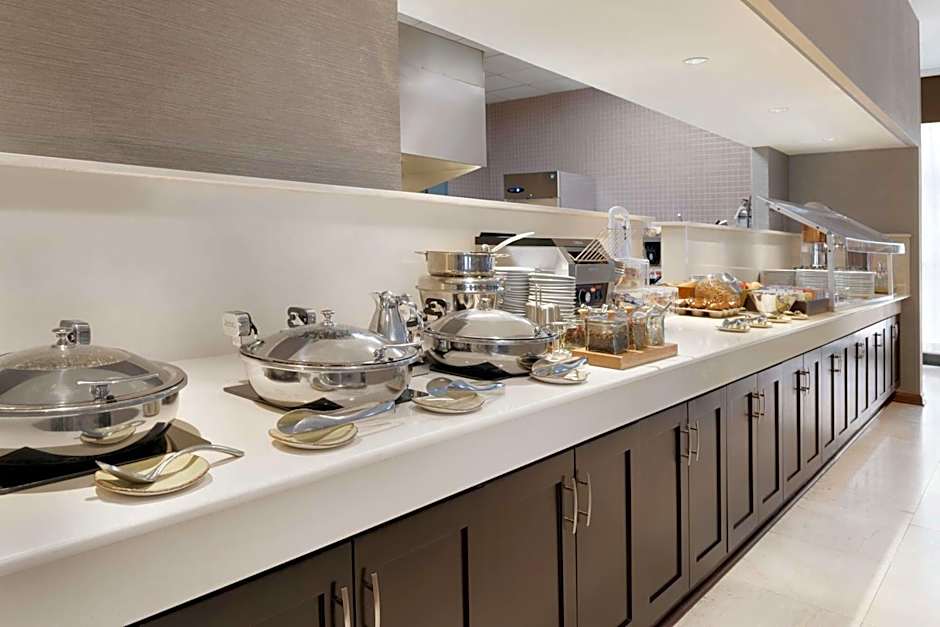 DoubleTree By Hilton Milwaukee Brookfield