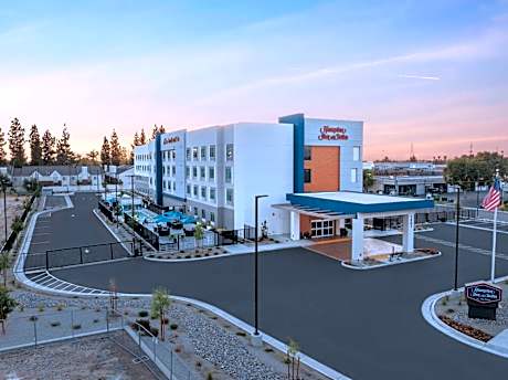Hampton Inn & Suites Bakersfield Central