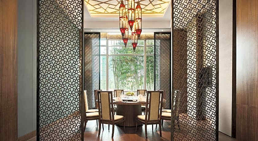 HUALUXE Ningbo Harbor City By IHG