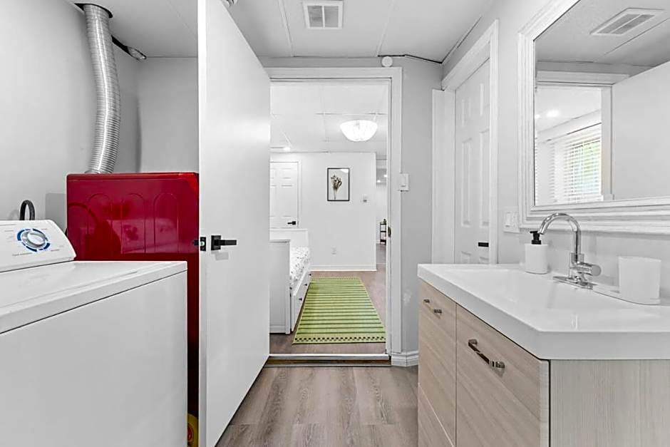 Spacious Urban Cabin in West Montreal - 4BR