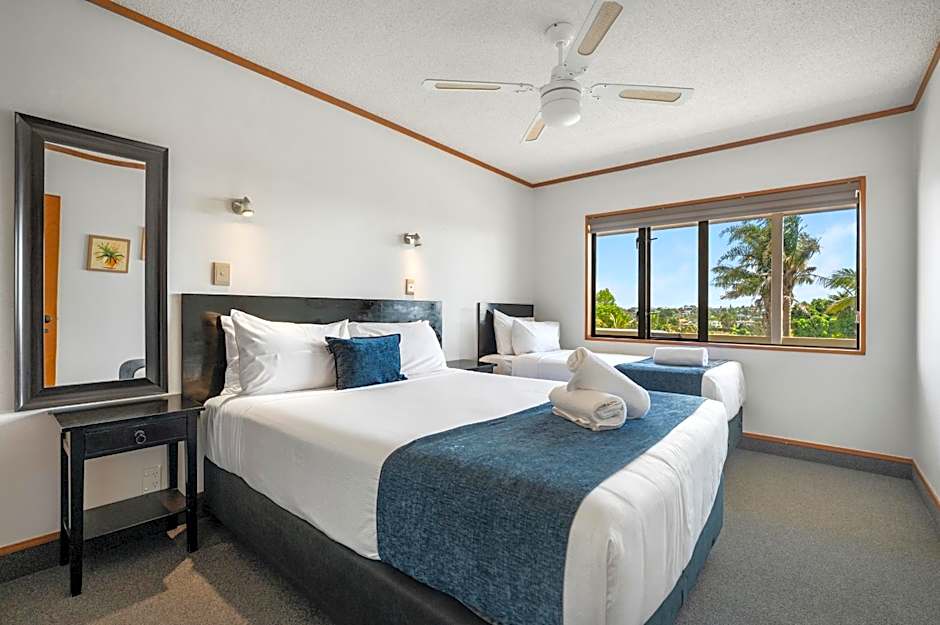 Summit Motor Lodge