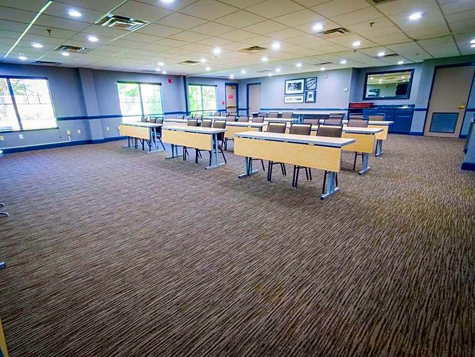 Country Inn & Suites by Radisson, Burlington (Elon), NC