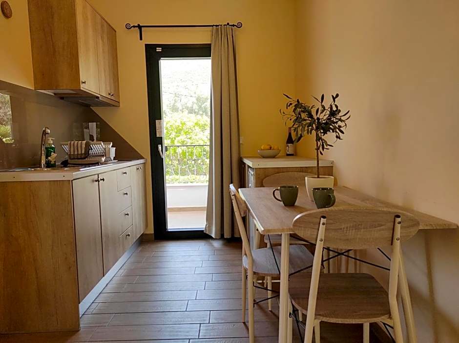 Donatos Apartments & Studios