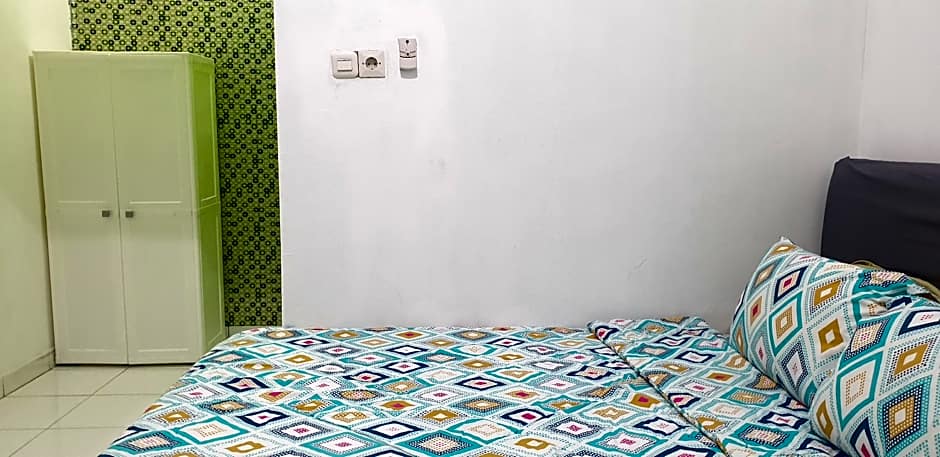 OYO 90990 Surya Residence