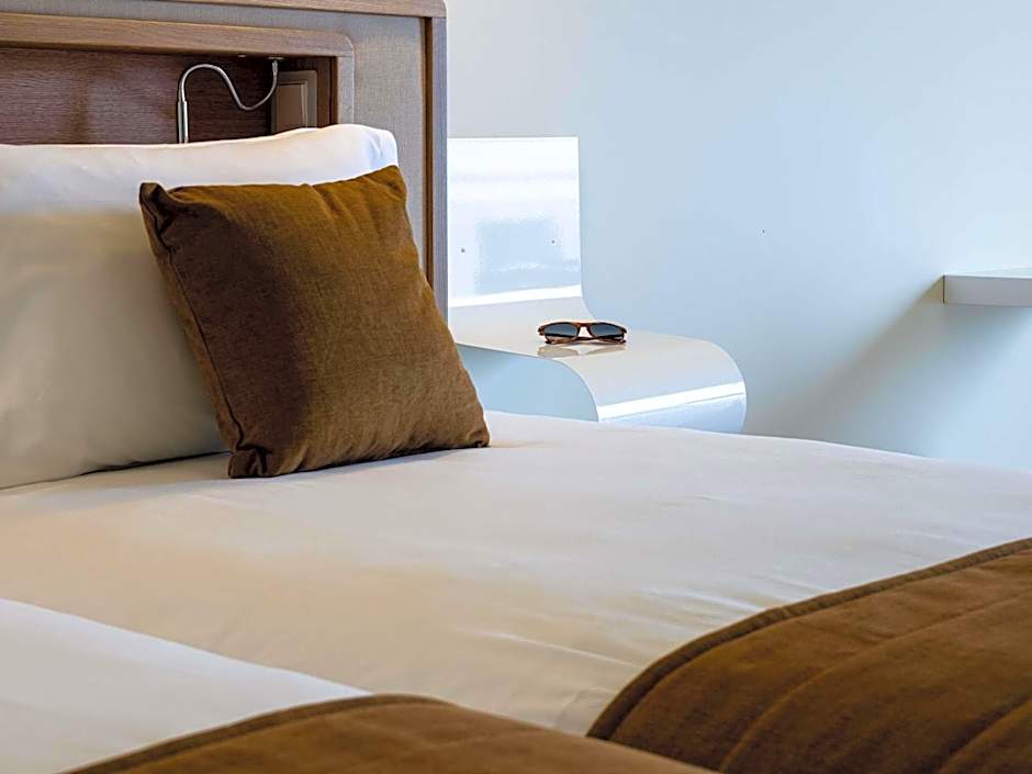 Foto 1 de 5 de Junior Suite Double or Twin Suite with Sea and Pool View