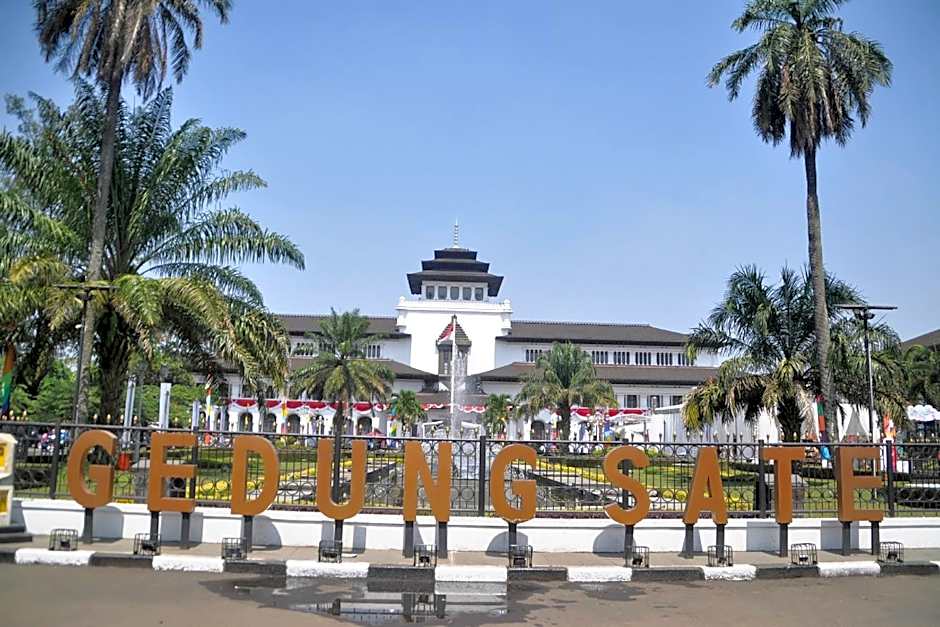 OYO Life 2391 Baladewa Residence Syariah