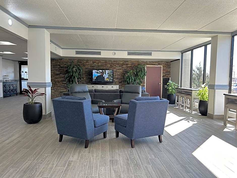 Clarion Inn & Suites Grand Rapids Airport