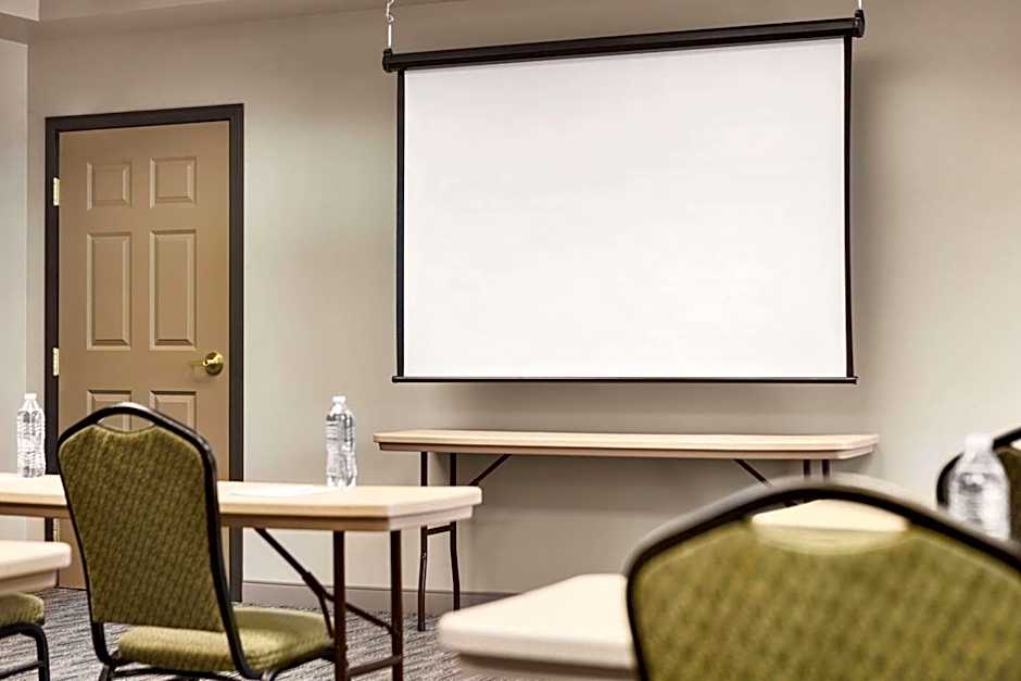 Country Inn & Suites by Radisson, St. Cloud East, MN