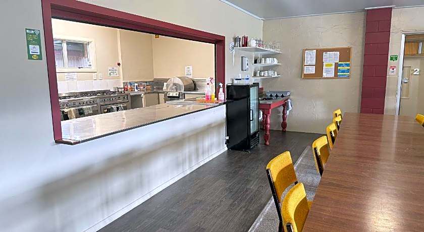 The Crossing Lodge and Backpackers