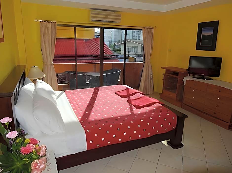 Robin’s Nest Guesthouse & Restaurant