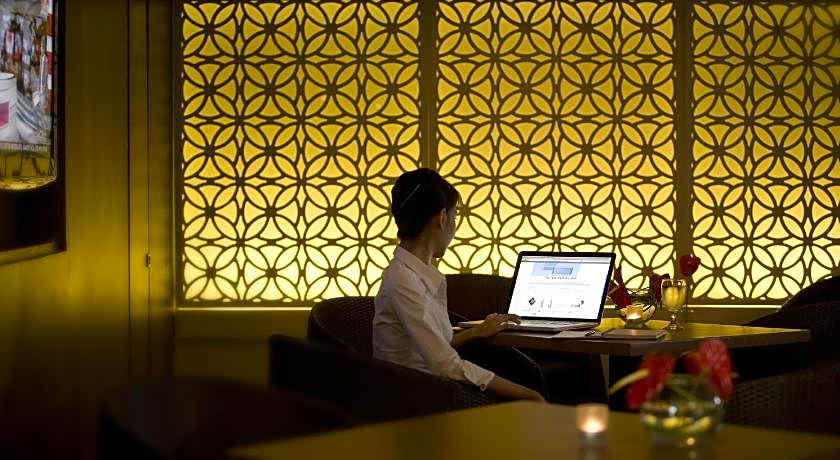 Hotel Santika Pandegiling Surabaya