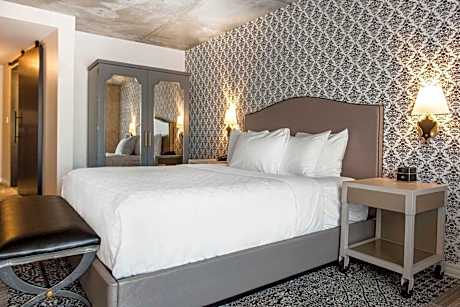 Standard Room, 1 King Bed, Mobility Accessible, Tub, Non Smoking