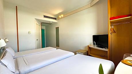 Triple Room (2 Adults + 1 Child)