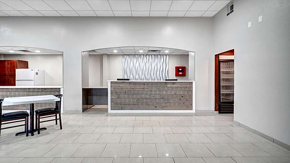 Days Inn & Suites by Wyndham Niagara Falls/Buffalo